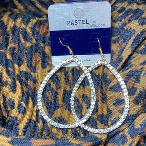 Earrings gold tone diamonds